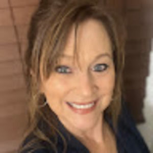 Meet your Posher, Lora